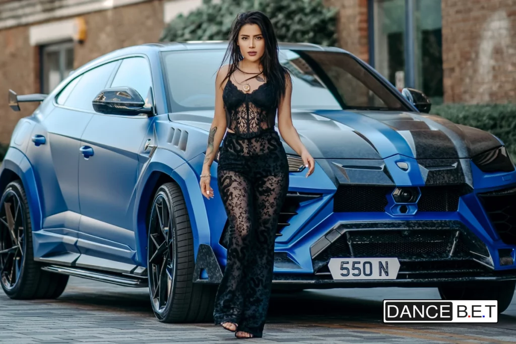 نازنین همدانی پور